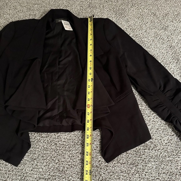 NIEMAN MARCUS 8 M Black Gabardine Open Waterfall Ruffle Blazer Jacket R $220 - Picture 8 of 8